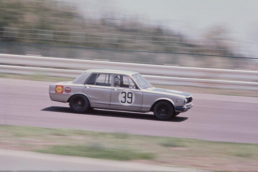  Nissan Skyline 2000 GT-R Sedan Racing 1971 года  (фото 2 из 6)